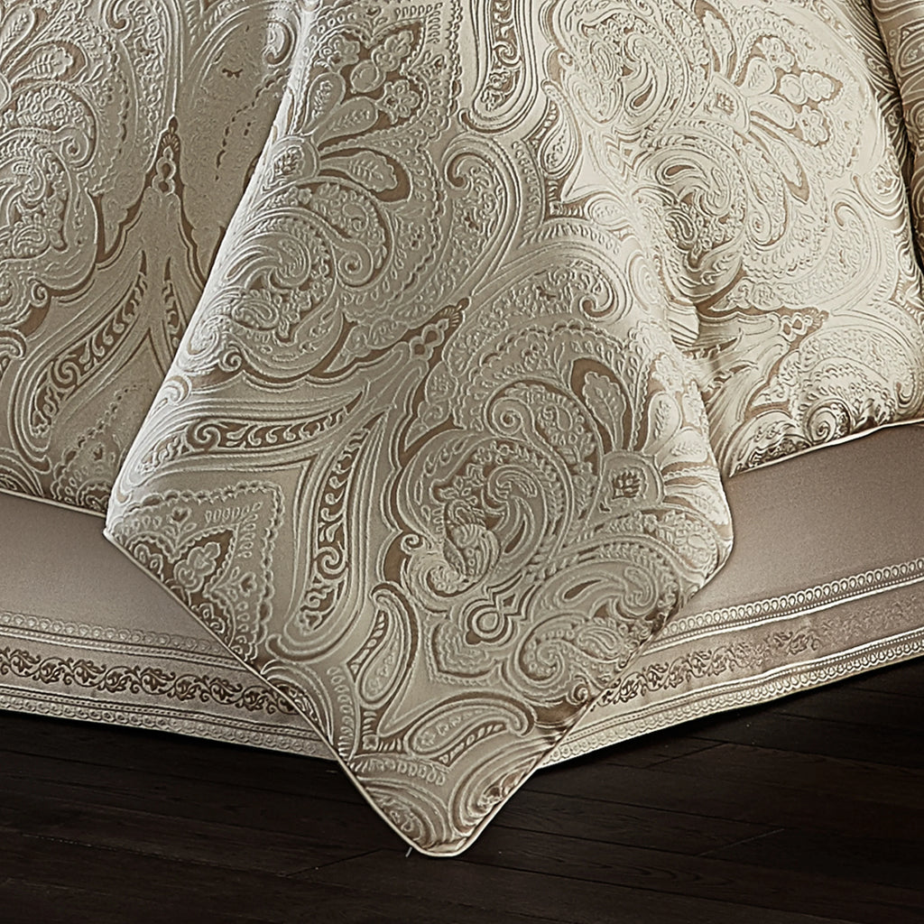 J. Queen New York  Trinity Comforter Set King