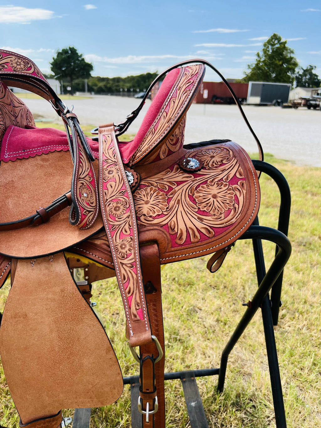 Resistance Adult Western Horse Barrel Saddle For Horse Riding | Floral Tooled With Silver Conchos | Genuine Leather 14" 15" 16" With Free Tack Set