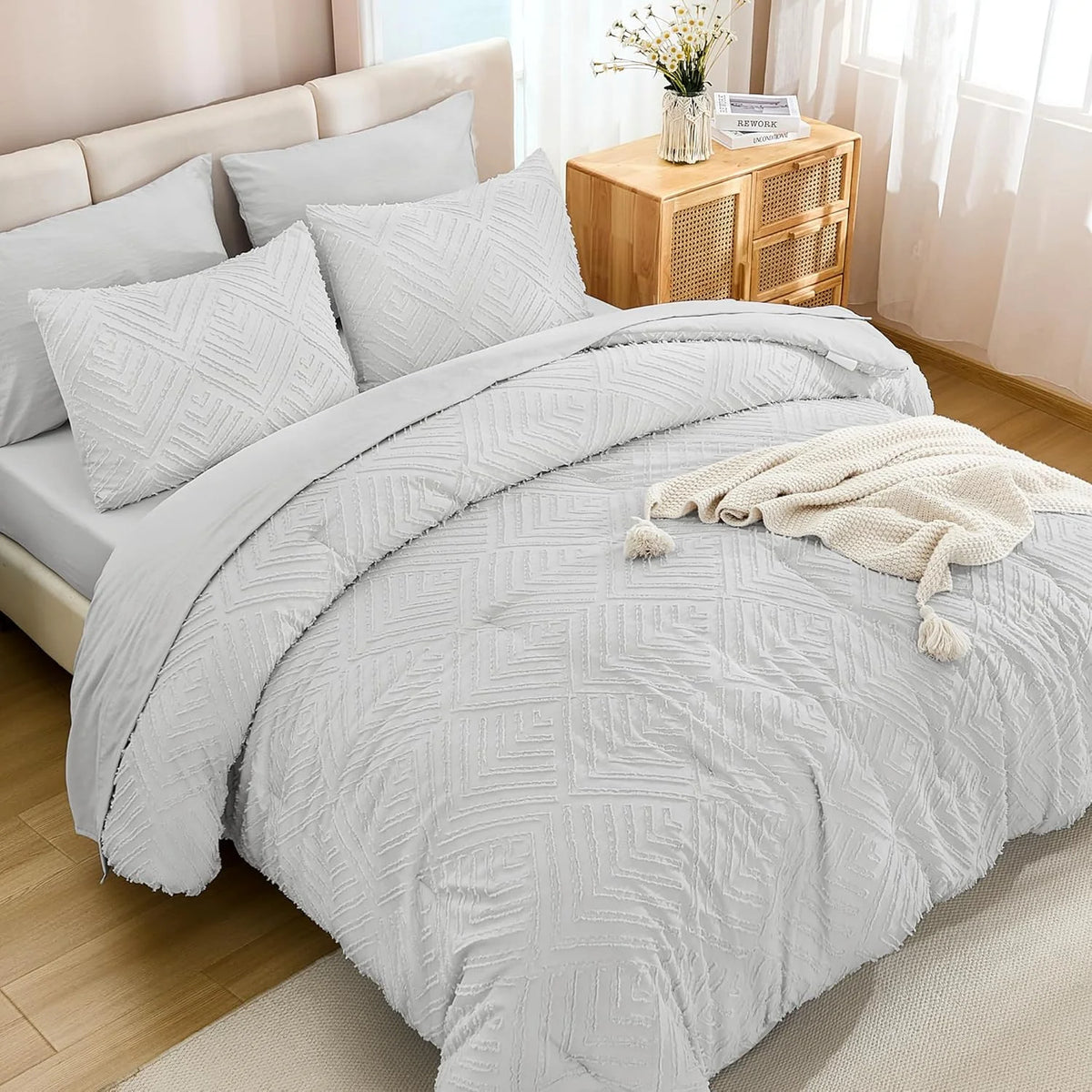 Queen Comforter Set 7 Piece Dark Emerald Green - Bed in a Bag Queen Boho Lightweight Fluffy Tufted Bedding Sets with Comforter, Sheets, Pillowcases & Shams