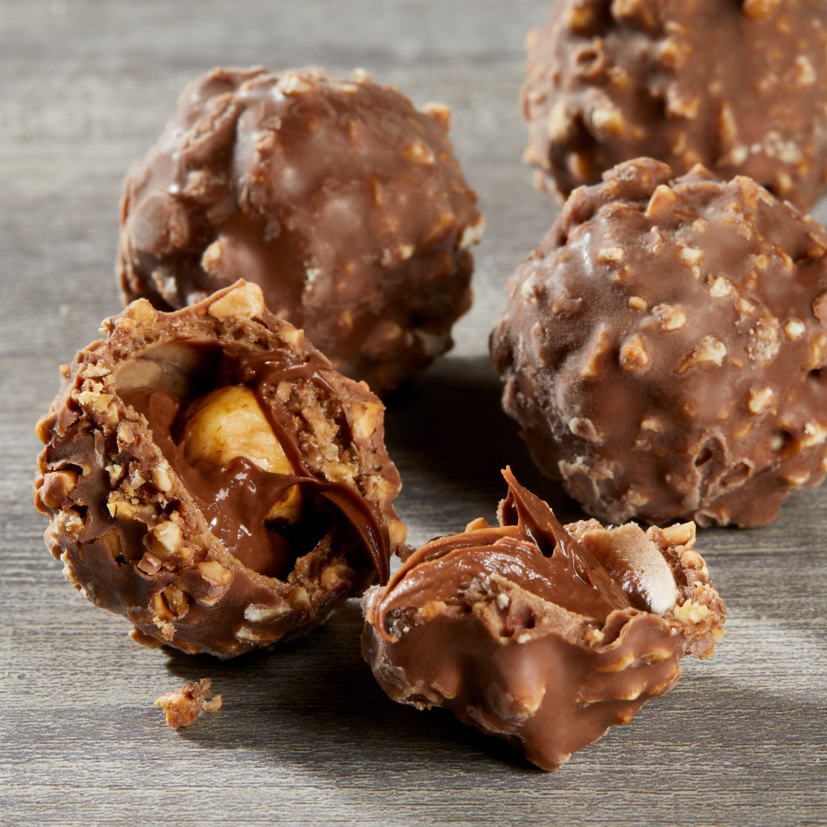 Ferrero Rocher, Milk Chocolate Hazelnut Candy, 21.2 oz, 48 Count