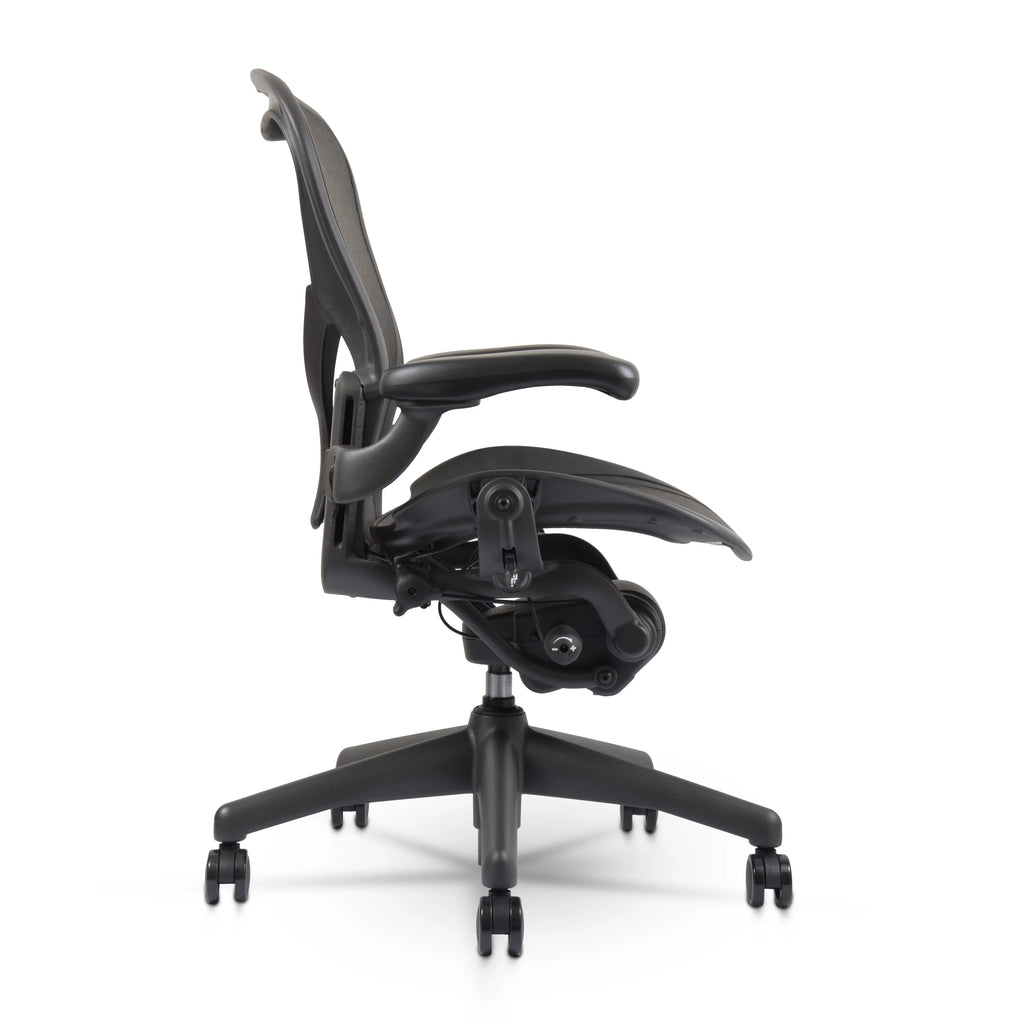 Herman Miller Aeron Chair Size B (𝙍𝙚𝙛𝙪𝙧𝙗𝙞𝙨𝙝𝙚𝙙) Fully Loaded PostureFit Clip‑Latch Adjustable Arms and 12‑Year Warranty along with 3 Yr Mechanical Warranty