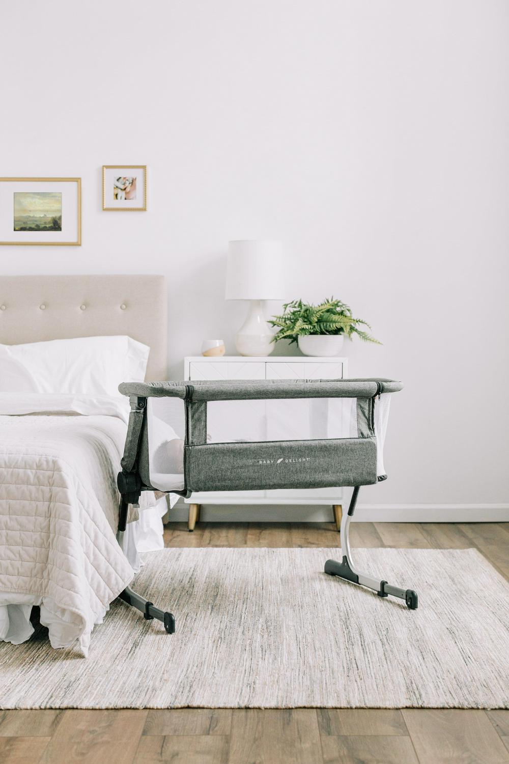 Baby Delight Beside Me Dreamer Bassinet &amp; Bedside Sleeper. Charcoal Tweed. Ages 0-5 Months (Unisex)