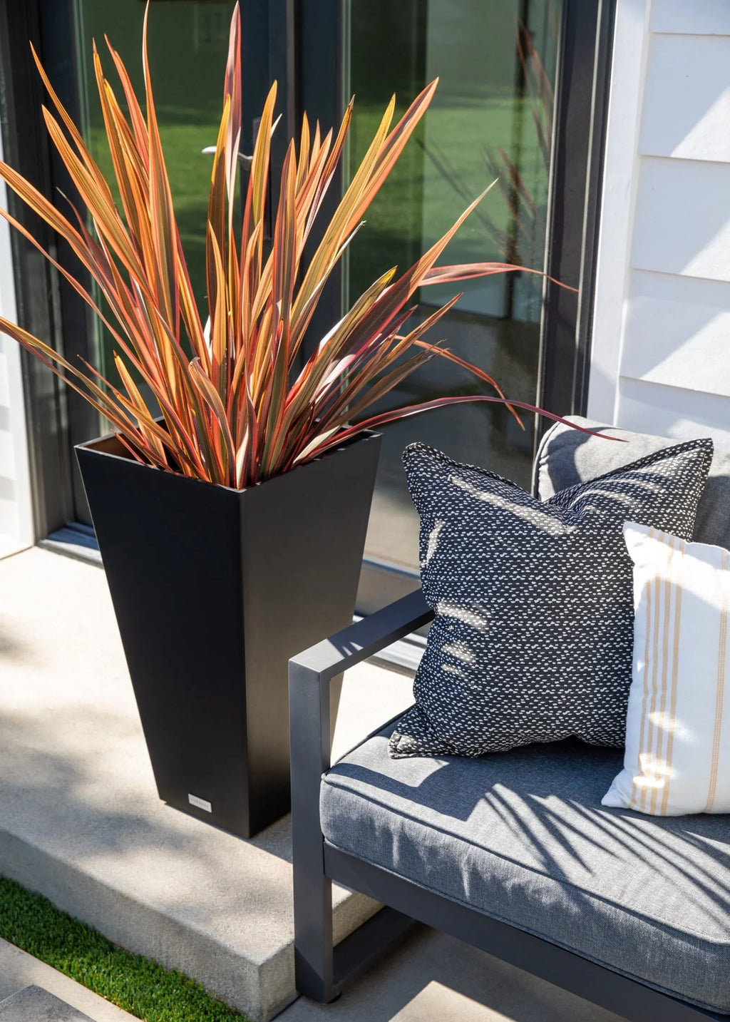 Veradek Pure Series Midland 30" Planter 2 Pack Black