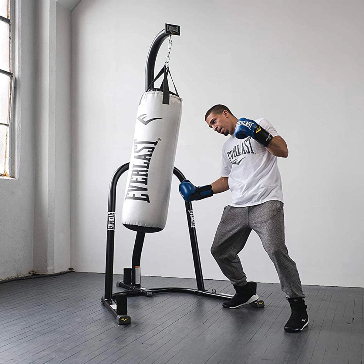 Everlast Single Station Heavy-Duty Punching Bag Stand, Powder-Coated Steel, 100 lb Capacity, Black