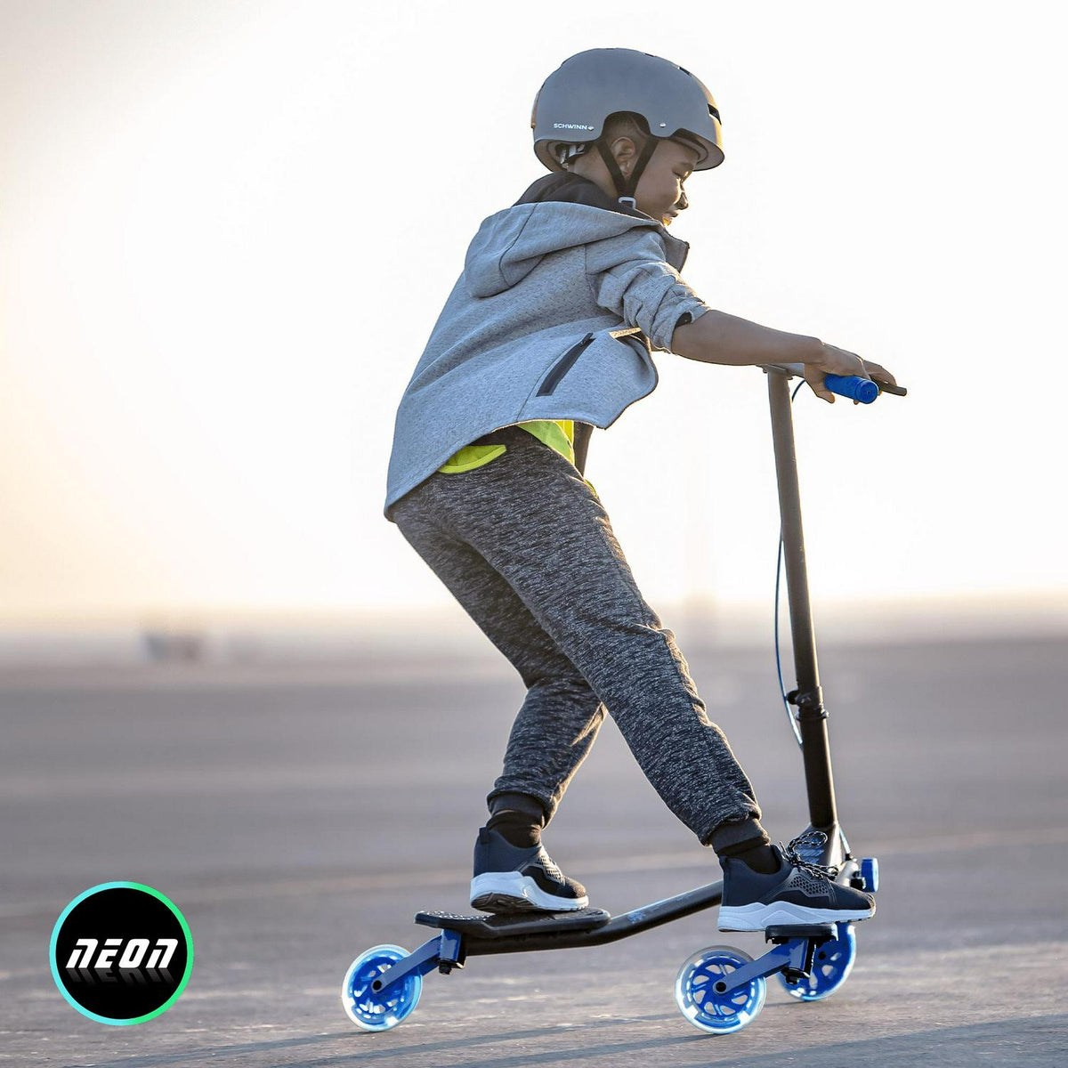 Yvolution Neon Fliker DLX Wiggle Kids Scooter with LED Wheels Blue Unisex