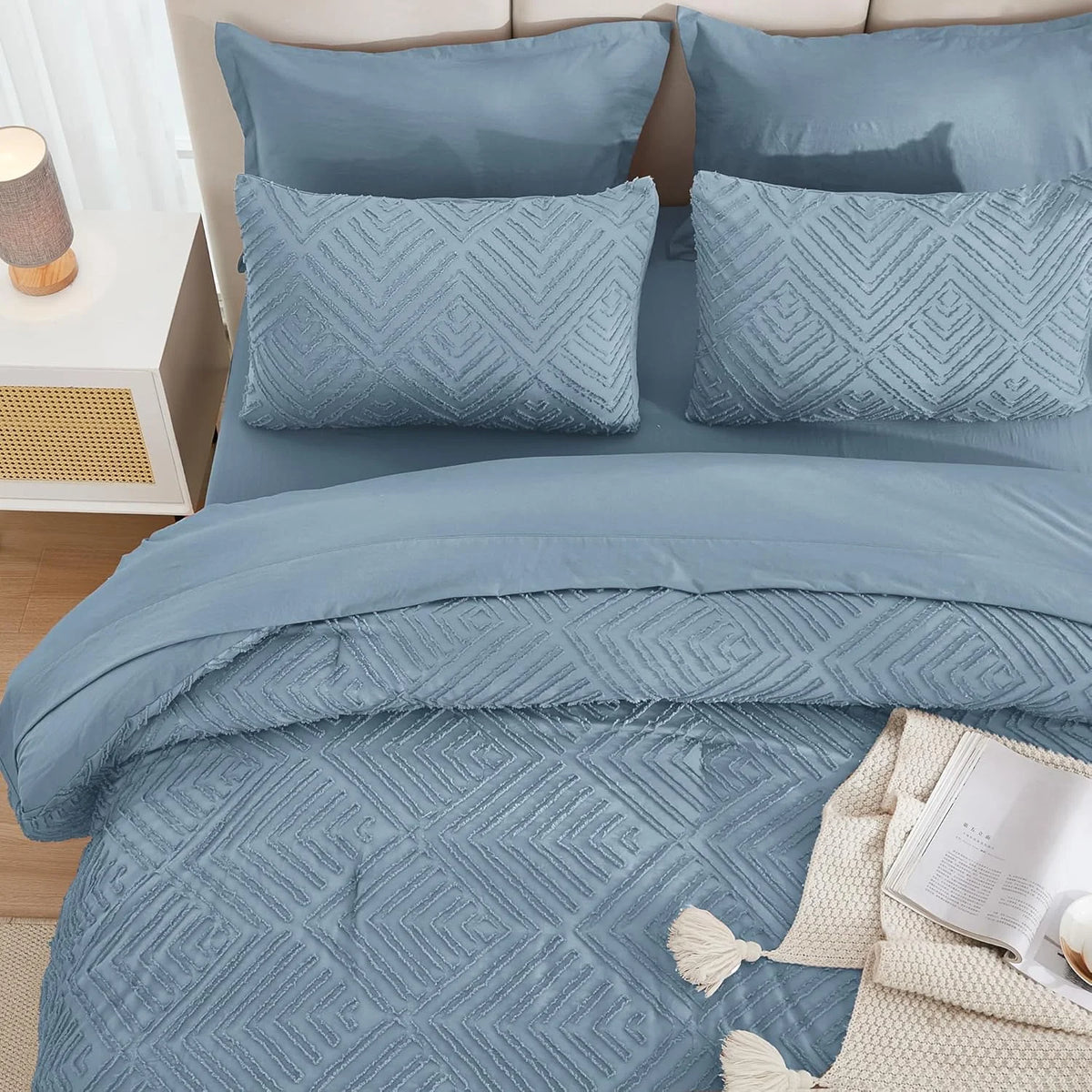Queen Comforter Set 7 Piece Dark Emerald Green - Bed in a Bag Queen Boho Lightweight Fluffy Tufted Bedding Sets with Comforter, Sheets, Pillowcases & Shams