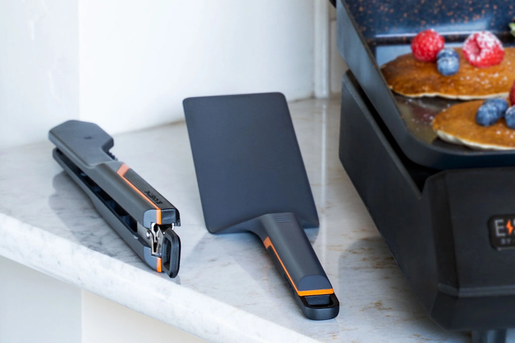 Blackstone E-Series 3 Piece Tongs and Spatulas Griddle Tool Kit