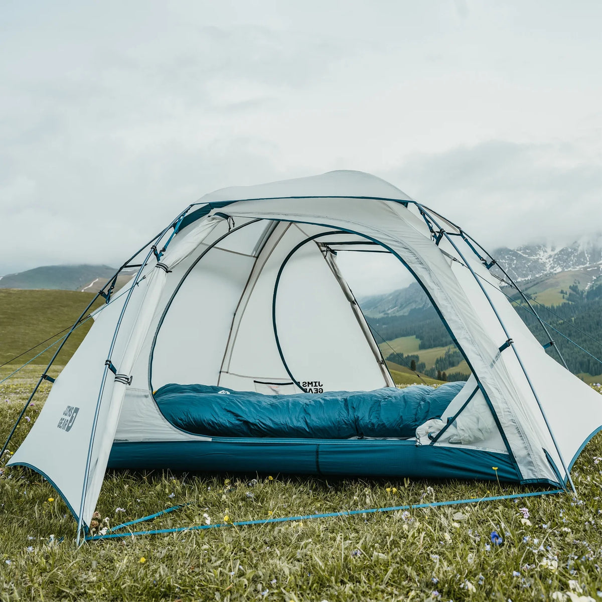 Naturehike, Hiking Tent, Large Space Outdoor Camping Tent, Lightweight Backpacking Tent with Vestibule, Waterproof Four Seasons Dome Tent, Stable Tri-Cross Support Structure, Strong Wind Resistance