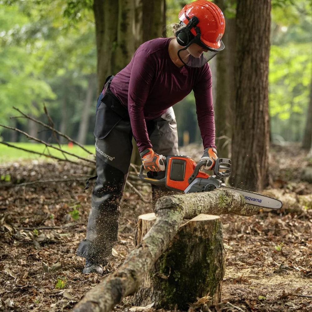 Husqvarna 970547511 Power Axe 225i 56V Lithium-Ion 14 in. Cordless Electric Chainsaw (2.5 Ah)