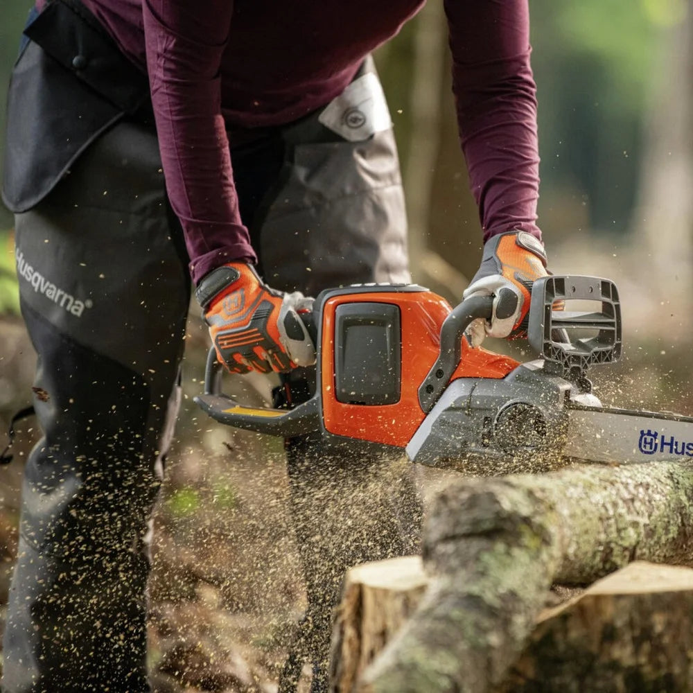 Husqvarna 970547511 Power Axe 225i 56V Lithium-Ion 14 in. Cordless Electric Chainsaw (2.5 Ah)