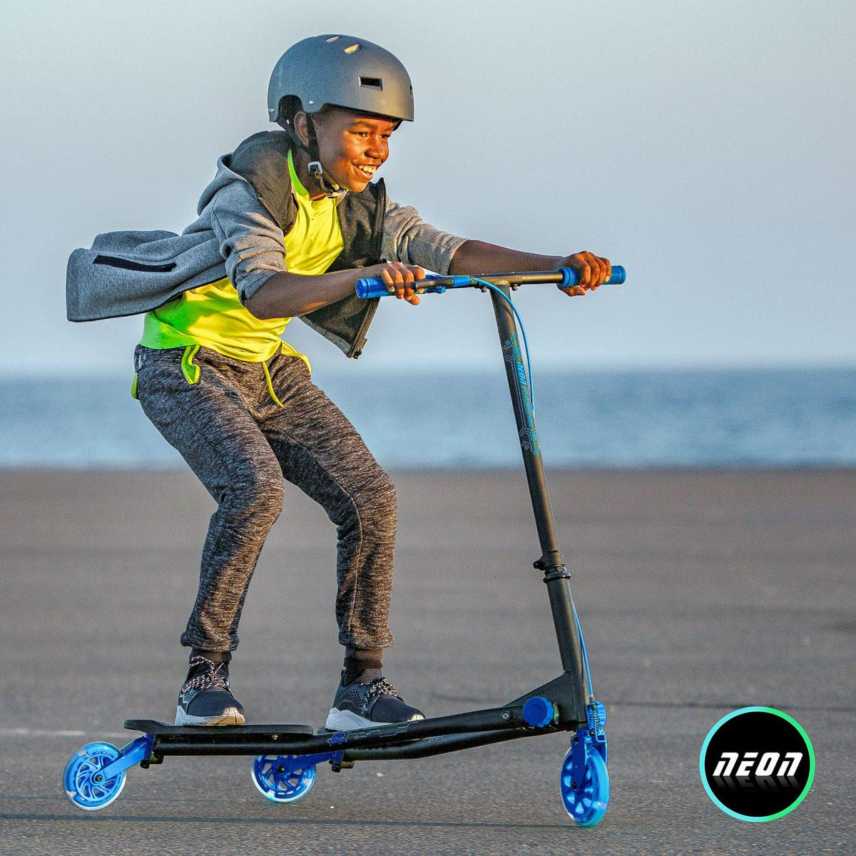 Yvolution Neon Fliker DLX Wiggle Kids Scooter with LED Wheels Blue Unisex