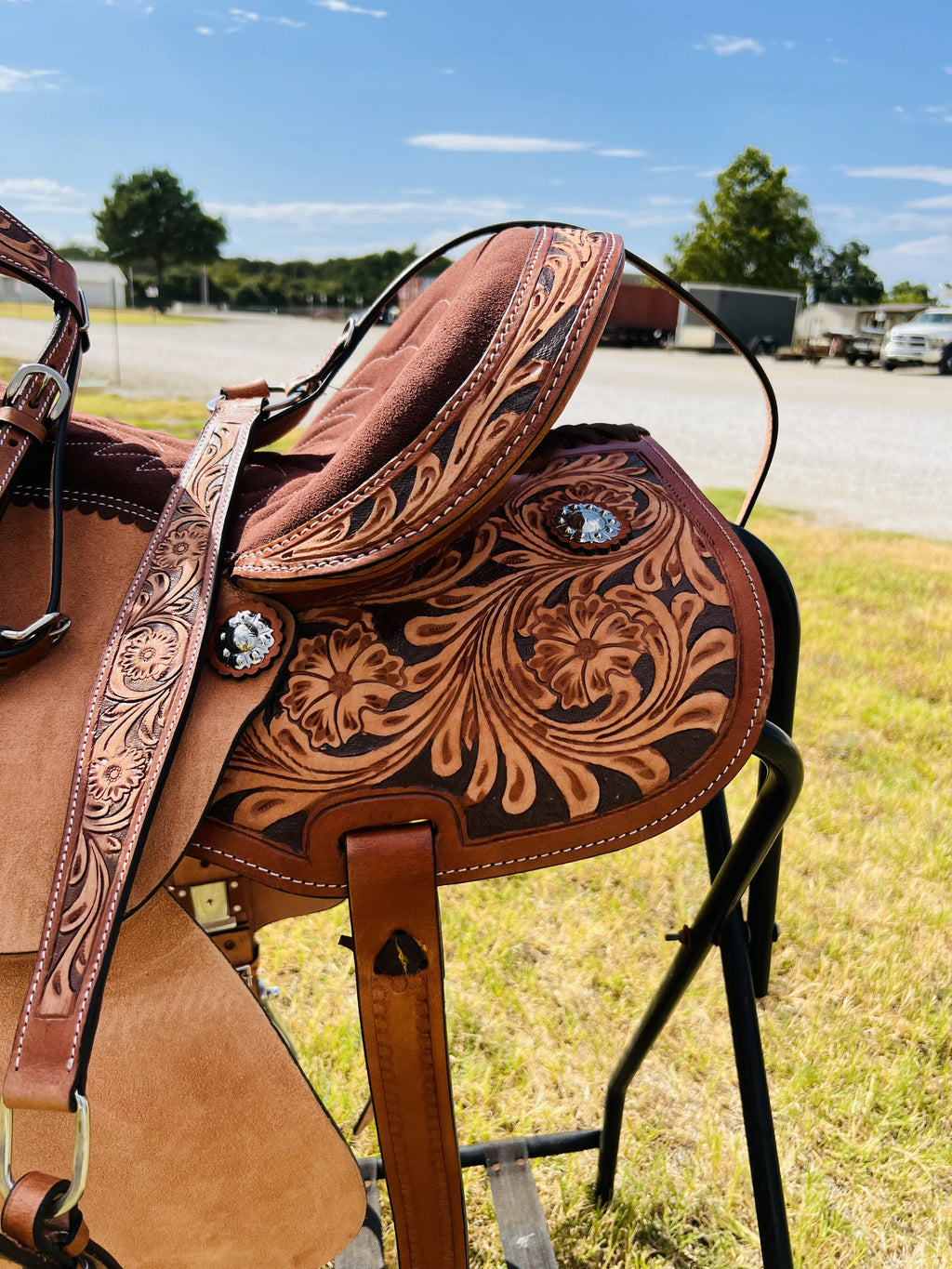 Resistance Adult Western Horse Barrel Saddle For Horse Riding | Floral Tooled With Silver Conchos | Genuine Leather 14" 15" 16" With Free Tack Set