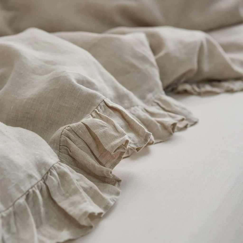 Simple&Opulence 100% Washed Linen Duvet Cover Set-3 Pieces Shabby Chic Premium Ruffled Bedding with 1 Comforter Cover and 2 Pillowshams France Flax High End Frill Sets Vintage Style(King, White)