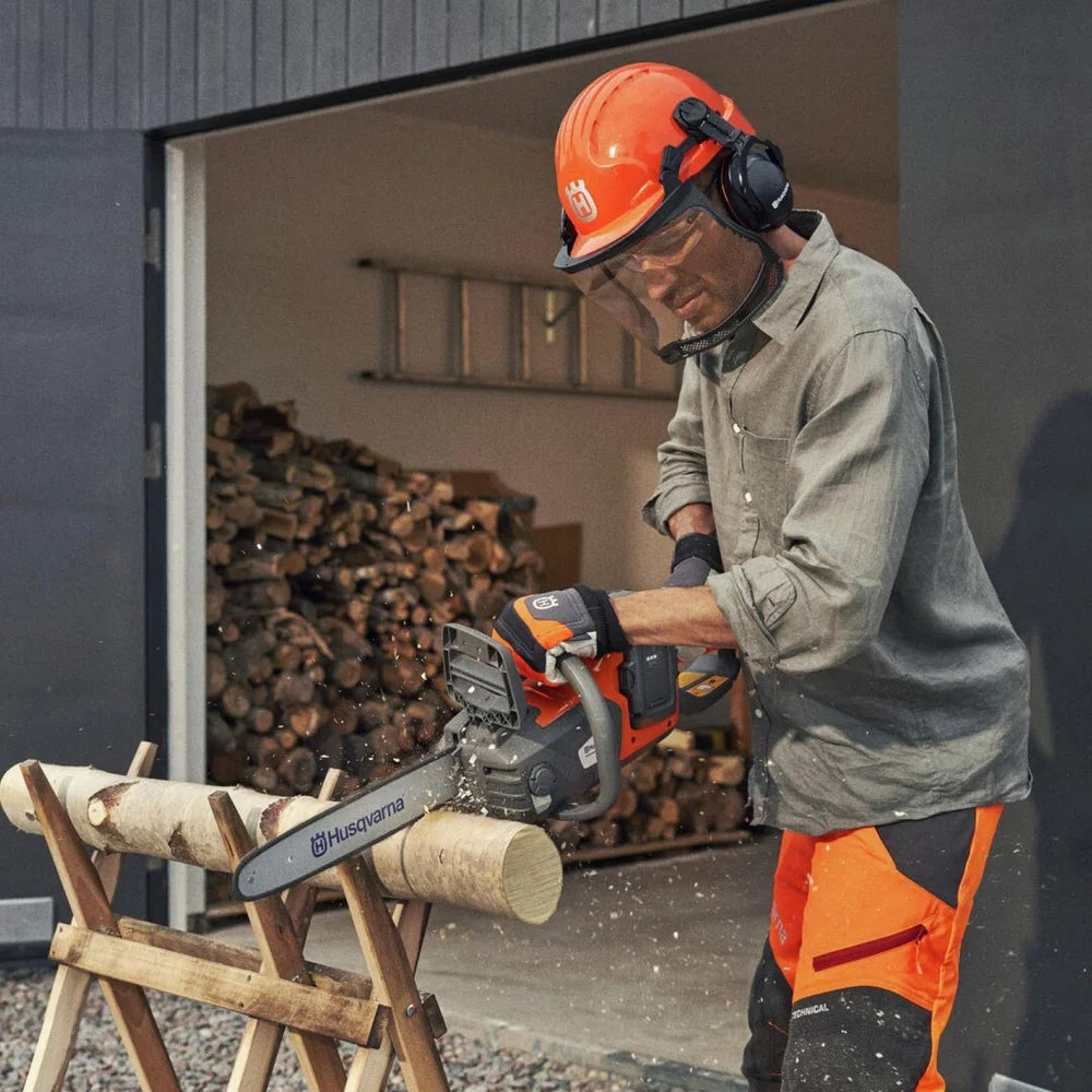 Husqvarna 970547511 Power Axe 225i 56V Lithium-Ion 14 in. Cordless Electric Chainsaw (2.5 Ah)