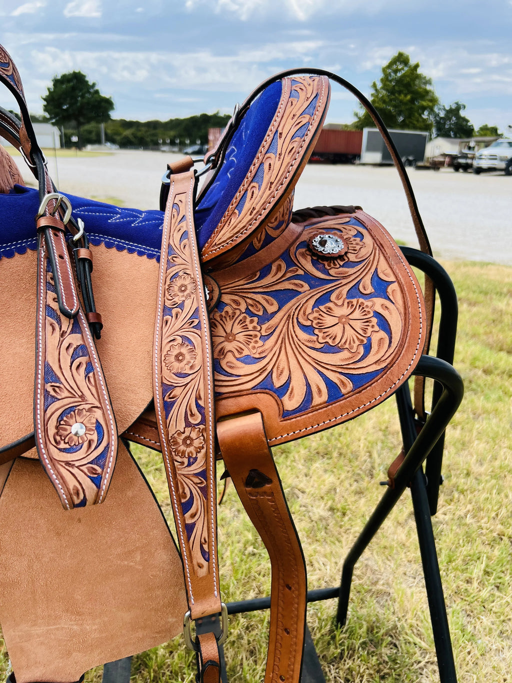 Resistance Adult Western Horse Barrel Saddle For Horse Riding | Floral Tooled With Silver Conchos | Genuine Leather 14" 15" 16" With Free Tack Set