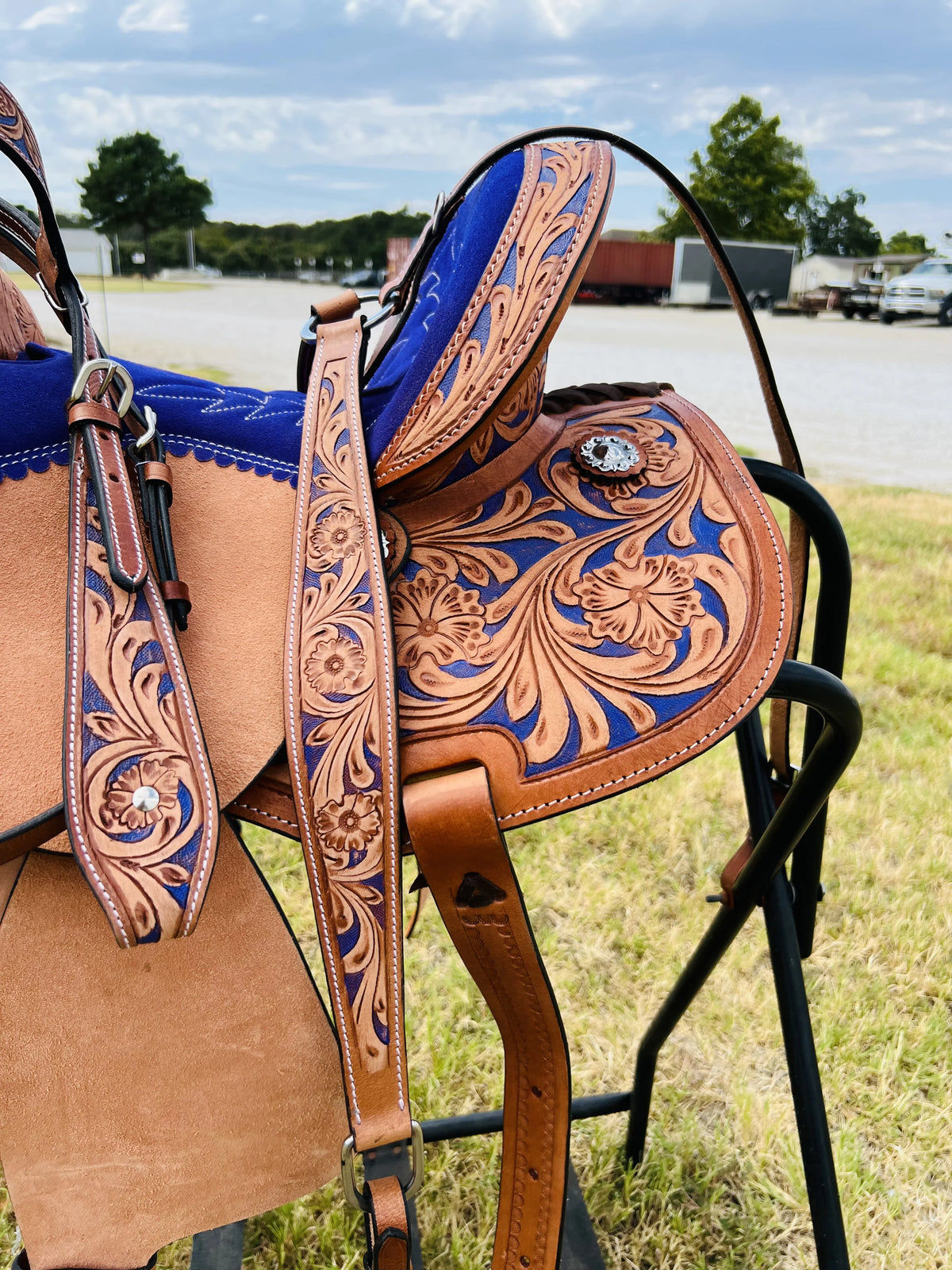 Resistance Adult Western Horse Barrel Saddle For Horse Riding | Floral Tooled With Silver Conchos | Genuine Leather 14" 15" 16" With Free Tack Set
